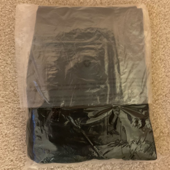 Make N Offer ‼️NWT LOFT / Lou & Grey Side Pocket Leggings - Black - UNOPENED - Picture 3 of 4